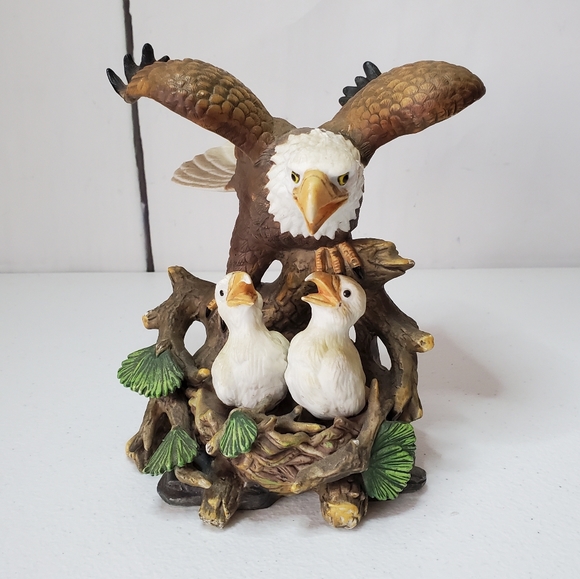 *SOLD* Ceramic Bald Eagle & Eaglets Nesting Statue - Picture 2 of 12